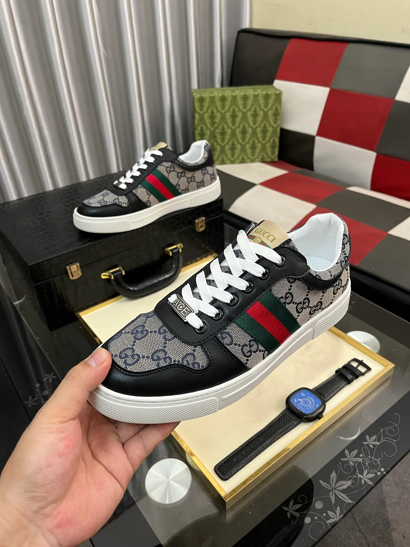 Men's Men's Shoes💰440⌚️⌚️【GUCCI】Gucci men's latest white shoe series casual shoes! The official website is built 1:1. Upper: Made of imported cowhide, with electric embroidery ➕Inner lining: Made of high-quality first-layer pigskin, soft and comfortable. Picky material selection and exquisite workmanship give you the best enjoyment. Size: 38-44 yards, 3️⃣ colors available.